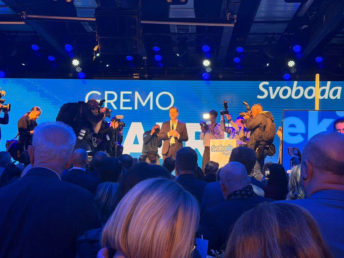 DVK zavrnila ugovor SDS na izvedbo volitev v DZ in potrdila izid volitev