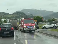Pri Hoferju na Prevaljah trčili vozili, promet za zdaj nekoliko oviran