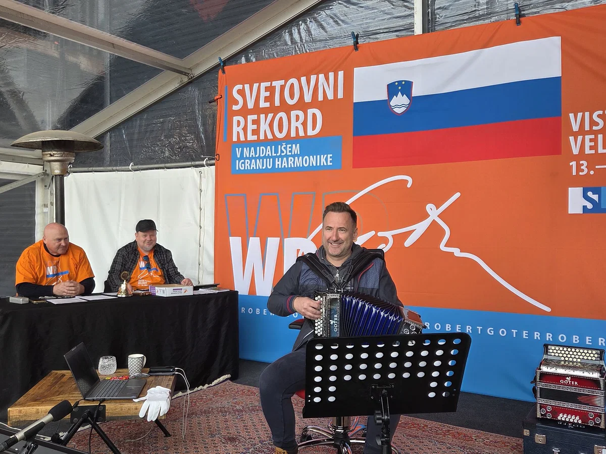 (VIDEO) Harmonikar Robert Goter znova v lovu na Guinnessov rekord