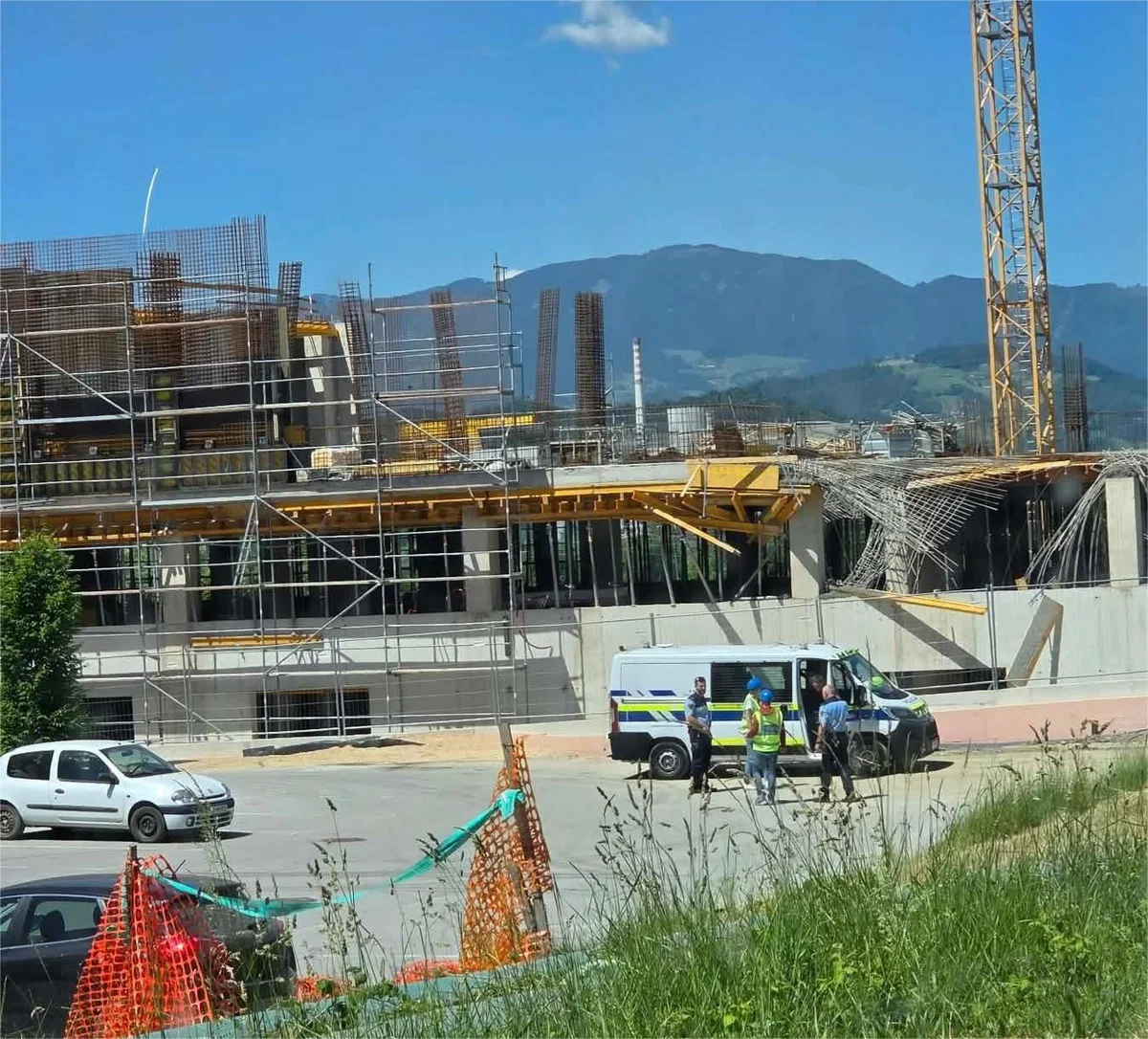 Huda delovna nesreča pri delu v Velenju: Poškodovanih pet delavcev