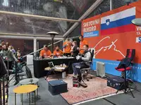 (V ŽIVO) Neverjetni Robert Goter: Po treh dneh igranja harmonike ostaja poln energije