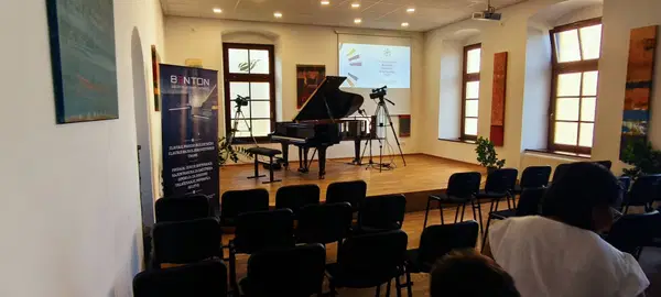 Mednarodno Koroško klavirsko tekmovanje privabilo udeležence iz petih držav