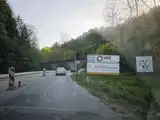 Zaradi obnov konec tedna izmenično zaprta odseka ceste v Mežiški dolini 