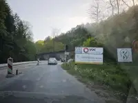 Zaradi obnov konec tedna izmenično zaprta odseka ceste v Mežiški dolini 