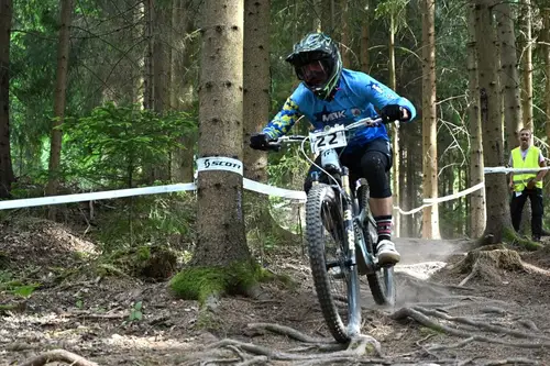 Dirka za Pokal Slovenije v downhillu že kmalu na Poseki, prijave so odprte