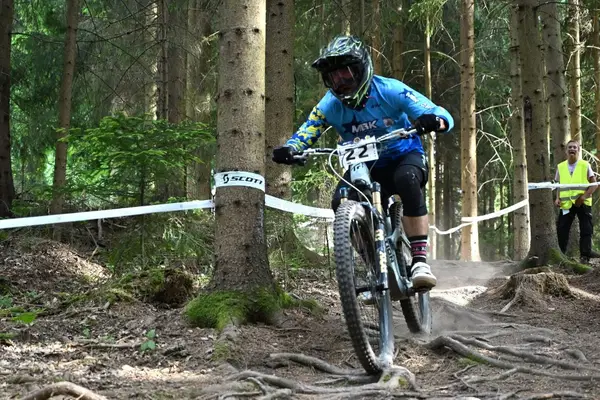 Dirka za Pokal Slovenije v downhillu že kmalu na Poseki, prijave so odprte