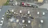 V Radljah gorela streha industrijskega objekta, posredovalo več gasilskih društev
