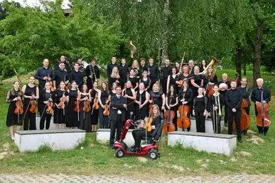 Operna noč s Koroškimi simfoniki znova vabi v Grajski park na Ravne