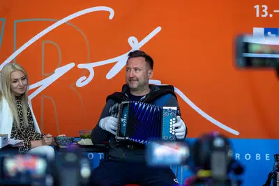 (V ŽIVO) Goter na poti do rekorda: Za njim že 50 ur igranja 