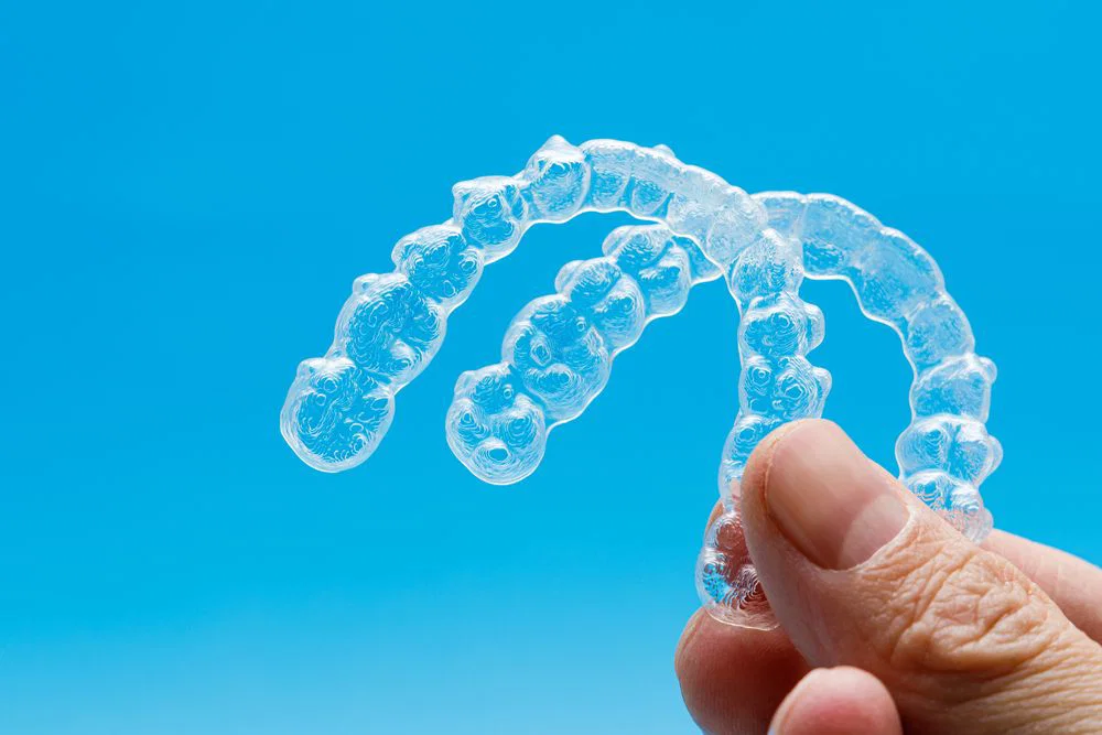 Invisalign v Celju: Diskretna pot do bolj samozavestnega nasmeha