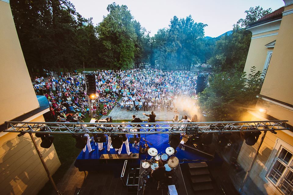 FaušDur Band in Grajski park vabita na nepozaben večer pod zvezdami v okviru Ravenskih dni