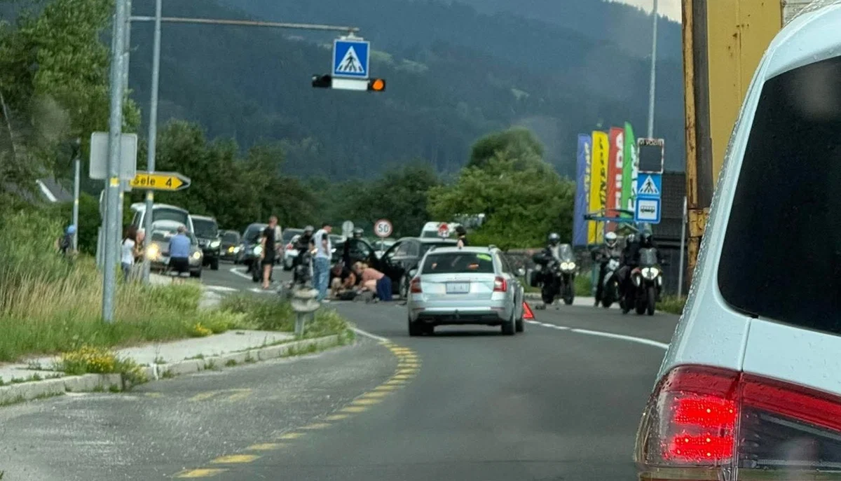 V ponedeljkovi nesreči v Bukovski vasi huje poškodovan motorist 