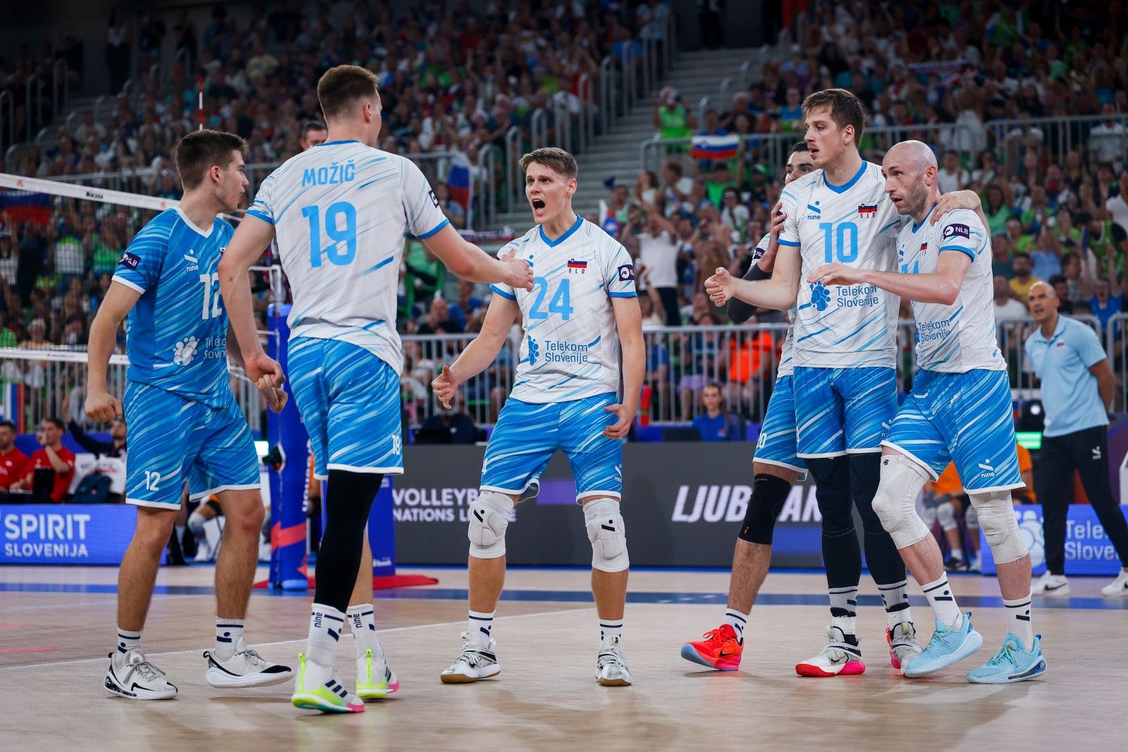 Liga narodov 2026: Slovenski odbojkarji ligo narodov začeli s tesno zmago proti Kitajski 