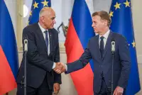 Premier Janša prevzel posle od predhodnika Goloba