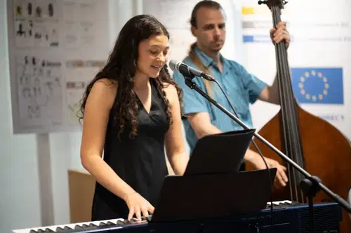 Prepustite se glasbi Dua Glas in Bas ter zasedbi Liquid Carpet z Jazz mulci v okviru Fabrika Festa