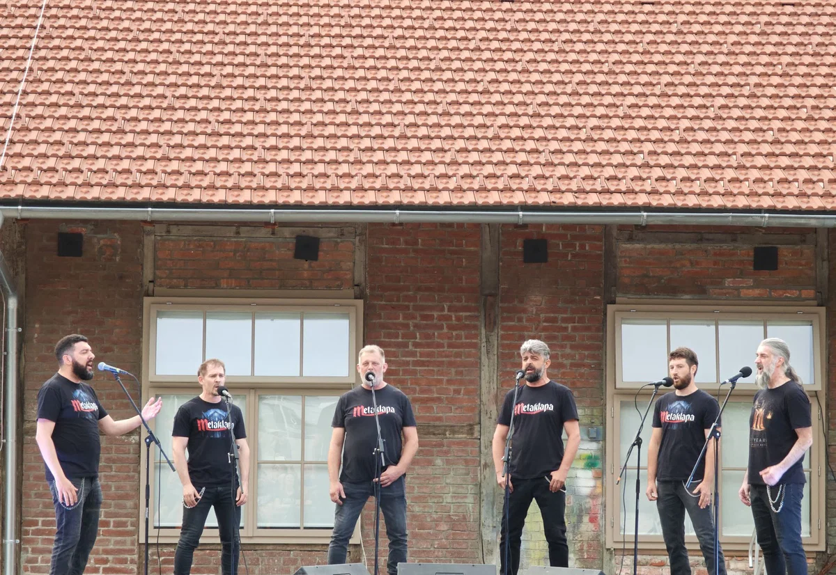 Jeklena kulisa, dalmatinski glasovi in metal klasike za popoln zaključek Fabrika Festa
