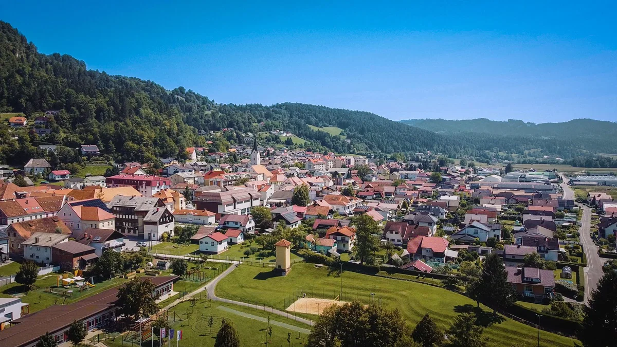V poletnih mesecih začasno zaprtje krajevnih uradov na območju UE Radlje