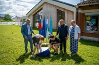 (FOTO in VIDEO) Pri Tretji OŠ slovesno odkrili temeljni kamen za novo telovadnico