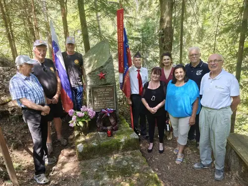 (FOTO) S spominsko slovesnostjo so obeležili obletnico smrti Ivana Kuharja – Prežihovega Anzana