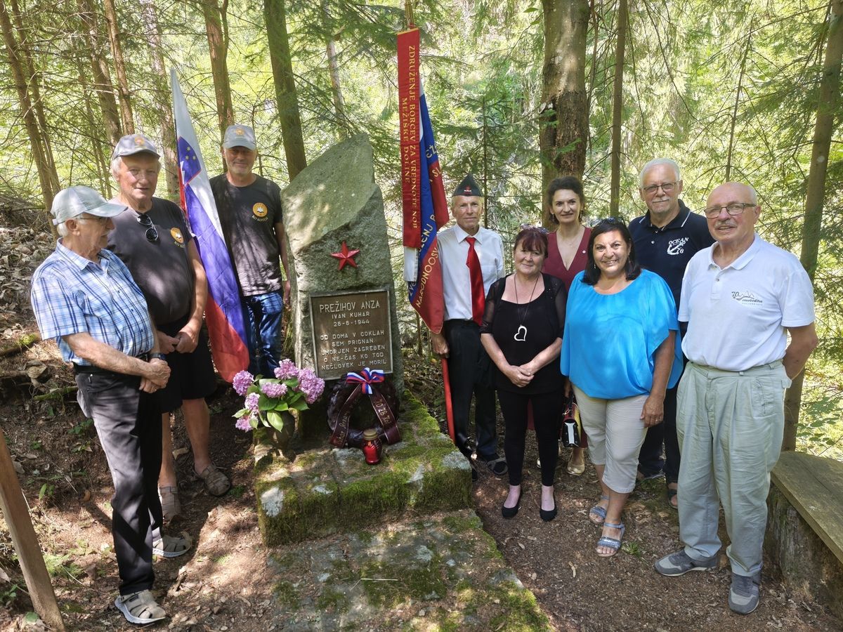 (FOTO) S spominsko slovesnostjo so obeležili obletnico smrti Ivana Kuharja – Prežihovega Anzana