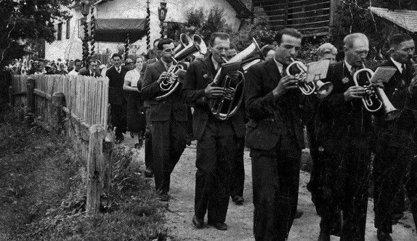 Ulična razstava vas bo popeljala skozi 120 let ustvarjanja Babnikove godbe