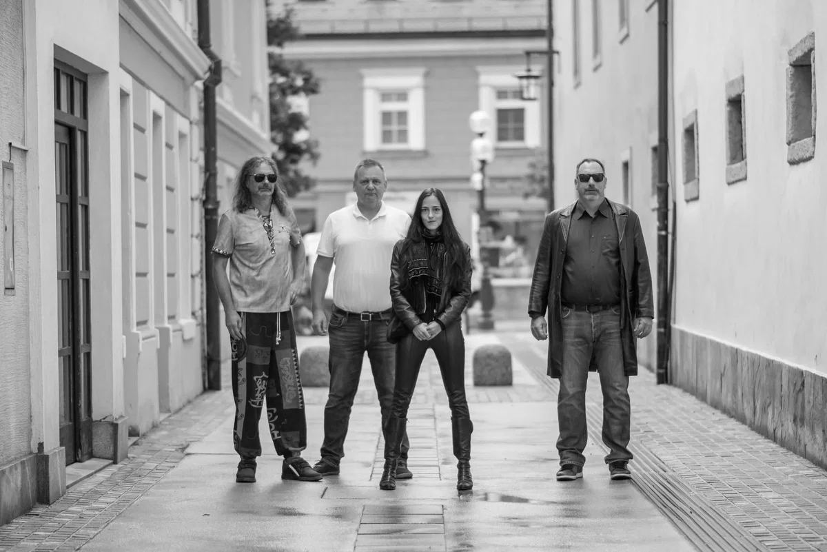 Doživite nepozaben glasbeni večer s Cestar Blues & Art Company v okviru Wolfovega poletnega festivala