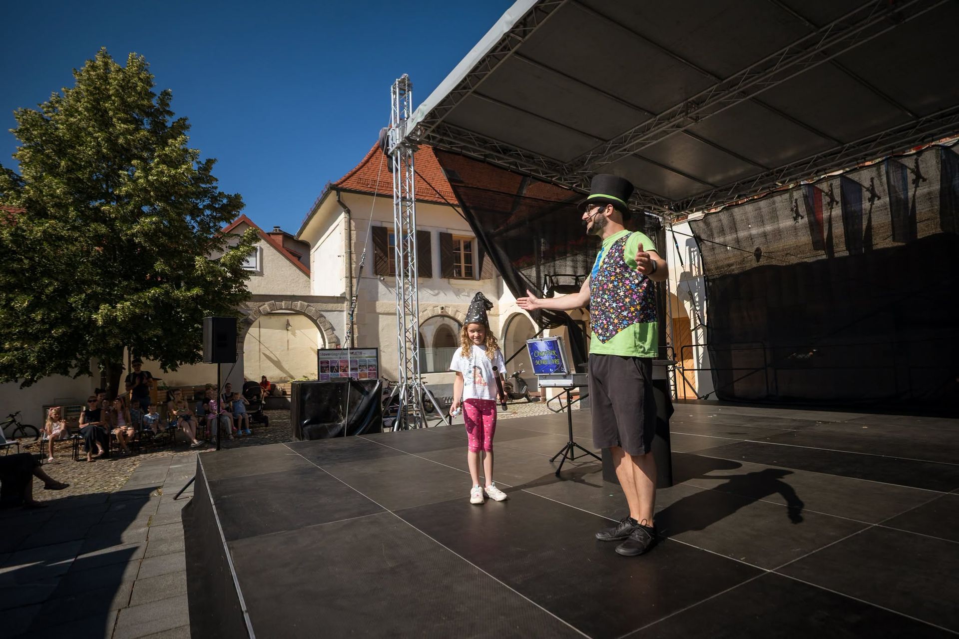 (FOTO) Atrij Rotenturna preplavila čarovnija in otroški smeh
