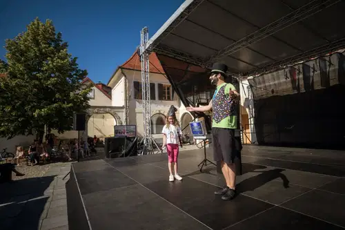 (FOTO) Atrij Rotenturna preplavila čarovnija in otroški smeh