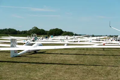 (FOTO) Koroški aeroklub Slovenj Gradec sodeluje na državnem prvenstvu v jadralnem letenju 2026