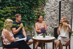 (FOTO) Atrij Andeškega hrama z novo zeleno podobo