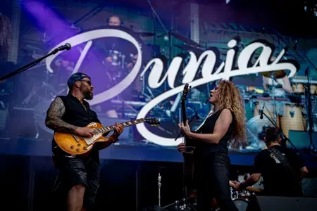 (FOTO) Dunja na festivalu Pivo in cvetje: Množica obiskovalcev navdušena nad nastopom