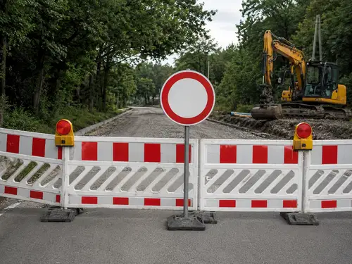 Vse do ponedeljka popolna zapora občinske lokalne ceste v naselju Dobrije 