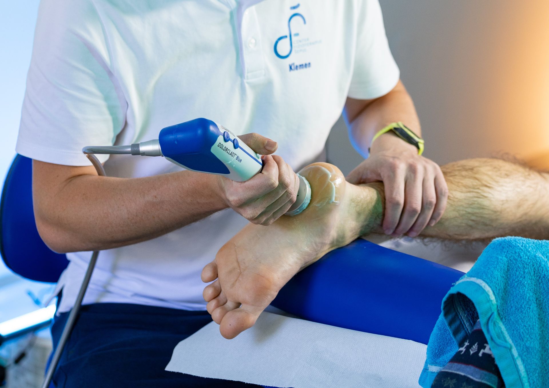 Od trna v peti do bolečega kolena: 4 pogoste tekaške težave – in kako varno premagati 10 km na K24