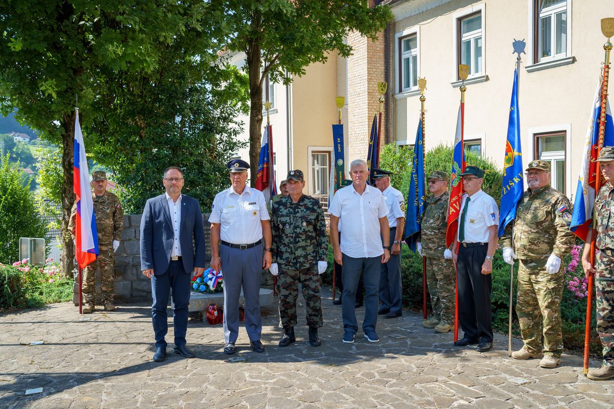 Pred občinskim praznikom Dravograda položili cvetje k spomenikom