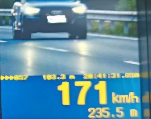 Močno pod vplivom alkohola vozil s hitrostjo 171 km/h 