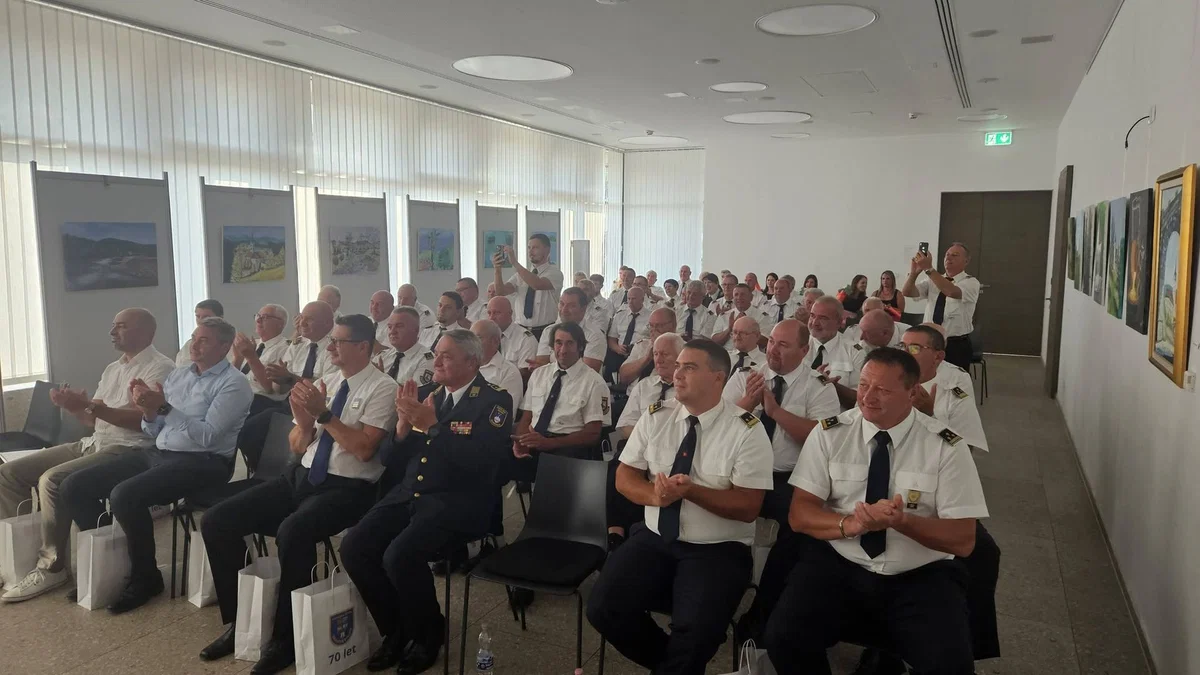 S slavnostno akademijo v Vuzenici obeležili 70 let Gasilske zveze Dravske doline