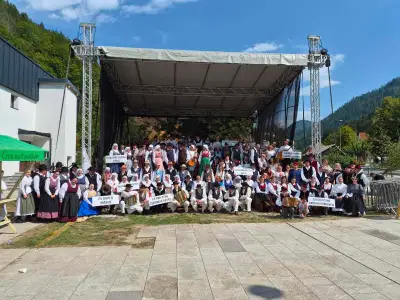 (VIDEO IN FOTO) Folklorniki so v nedeljo zavzeli Črno na Koroškem