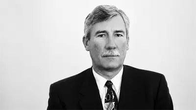 Umrl je Peter Petrovič