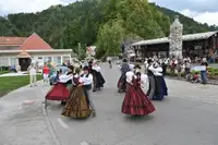 Na gaudi se dobimo: Črna bo zaplesala v ritmu folklore
