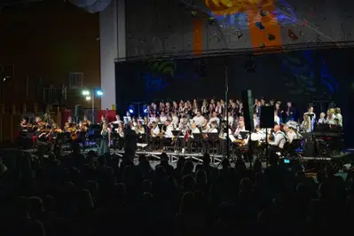 Radljevanje, radeljsko kulturno popotovanje: Serenade slovenskih popevk