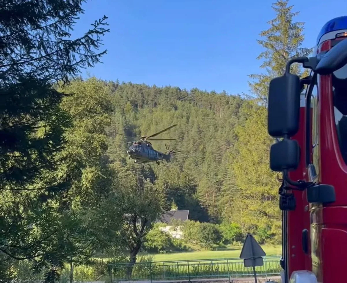 V Hudi Luknji posredoval helikopter, cesta med Velenjem in Slovenj Gradcem do nadaljnjega zaprta