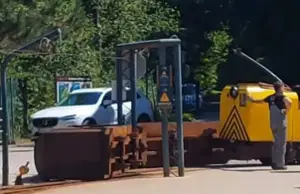 V Podzemlju Pece iztiril vagon muzejskega vlaka, poškodovanih več potnikov