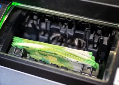 V OTP banki opozarjajo na zlorabe plačilnih kartic s skimmingom