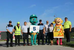  (FOTO) Preventivna akcija "Še 365 dni" tudi na Koroškem: Maskoti Anja in Ava obiskali Mislinjo in Ravne