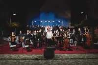 (FOTO) Operni "Ljubezenski napoj" očaral mestno jedro Slovenj Gradca