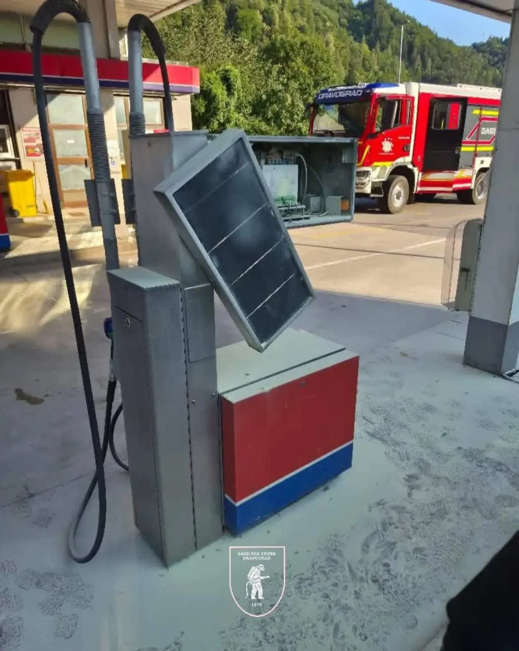 Na bencinskem servisu v Dravogradu zagorel točilni avtomat, požar pogasili zaposleni