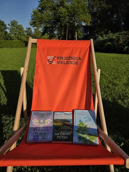 Poletje v Knjižnici Velenje: od branja pod krošnjami do robotike in knjižnice na plaži