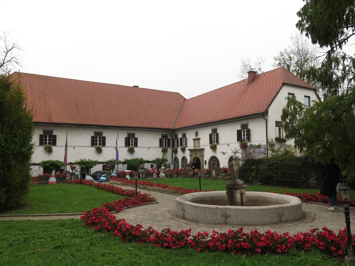 Po prenovi v svoje sobane znova vabi Dvorec Radlje