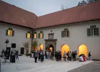 FOTO: Dvorec Radlje po večletni prenovi ponovno odprl svoja vrata 