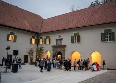 FOTO: Dvorec Radlje po večletni prenovi ponovno odprl svoja vrata 